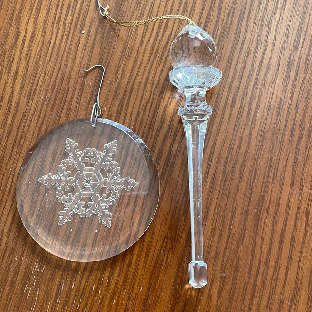 2 clear plastic Christmas tree ornaments‎